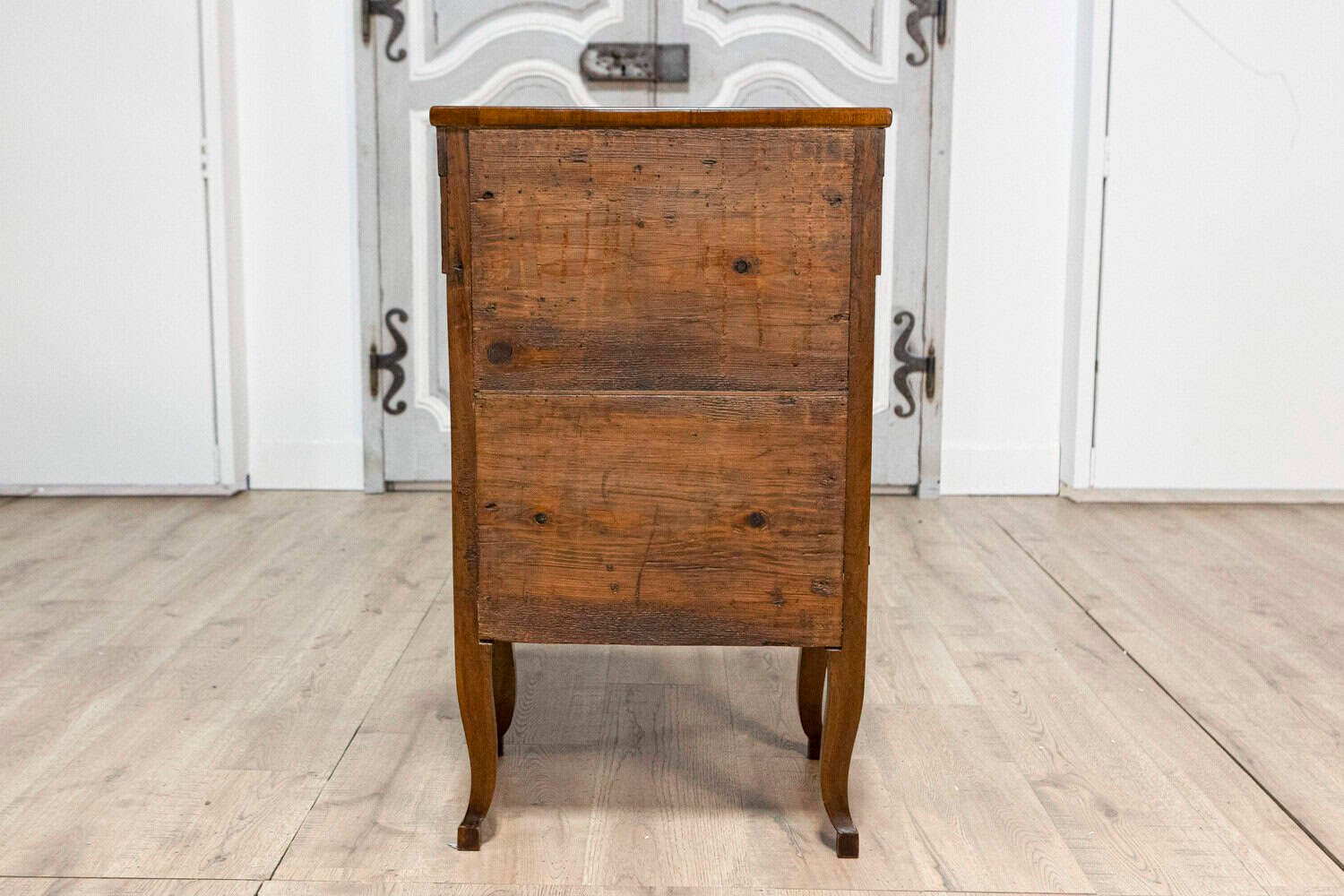 Pair of Italian 18th Century Walnut Bedside Chests with Carved Fluted Drawers - JAA