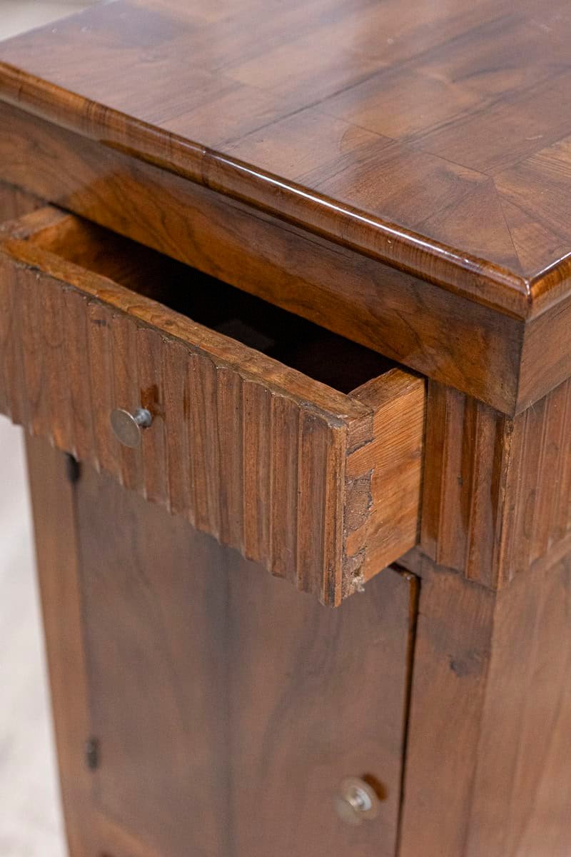 Pair of Italian 18th Century Walnut Bedside Chests with Carved Fluted Drawers - JAA