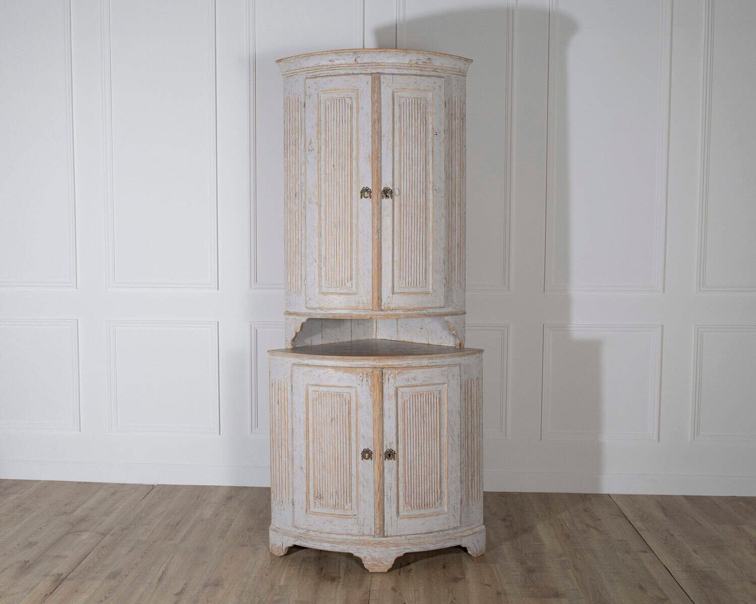 18th Century Swedish Gustavian Painted Corner Cabinet - JAA