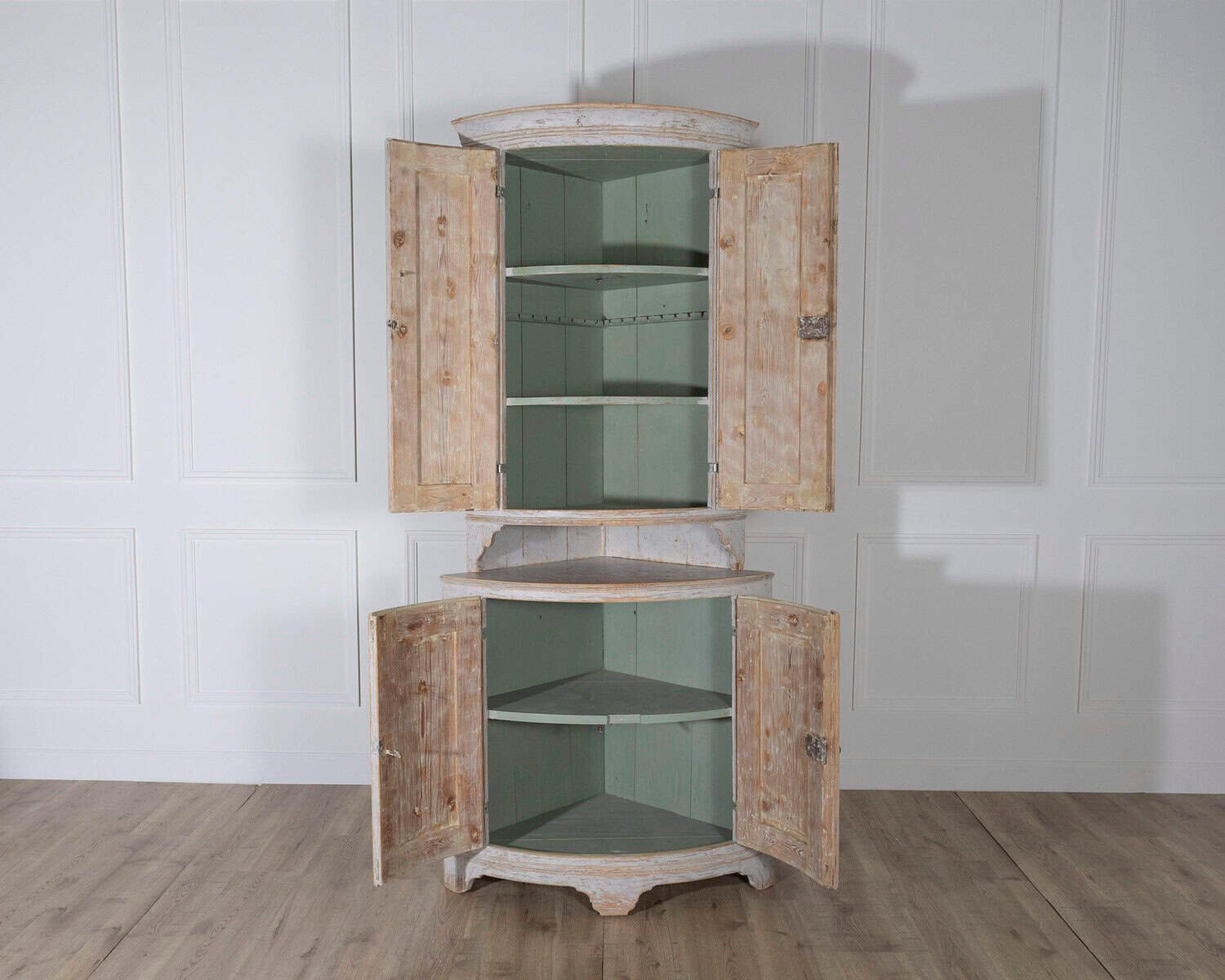 18th Century Swedish Gustavian Painted Corner Cabinet - JAA