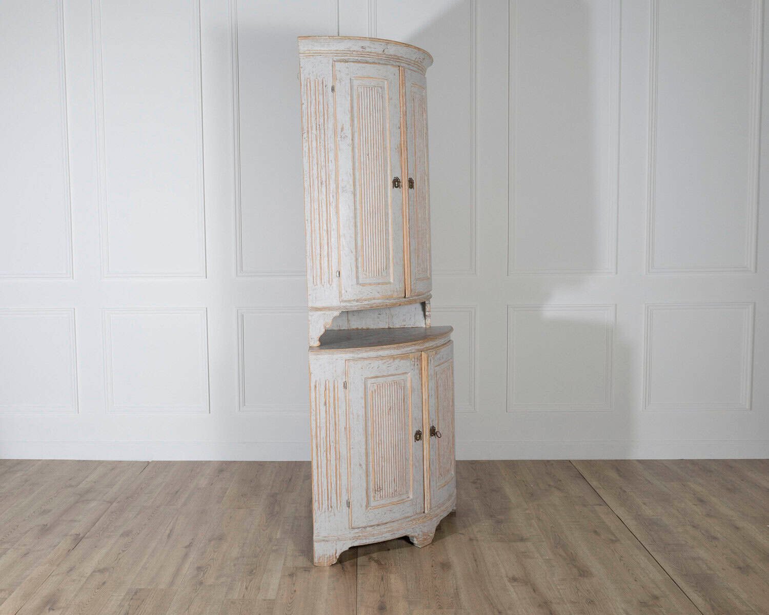 18th Century Swedish Gustavian Painted Corner Cabinet - JAA