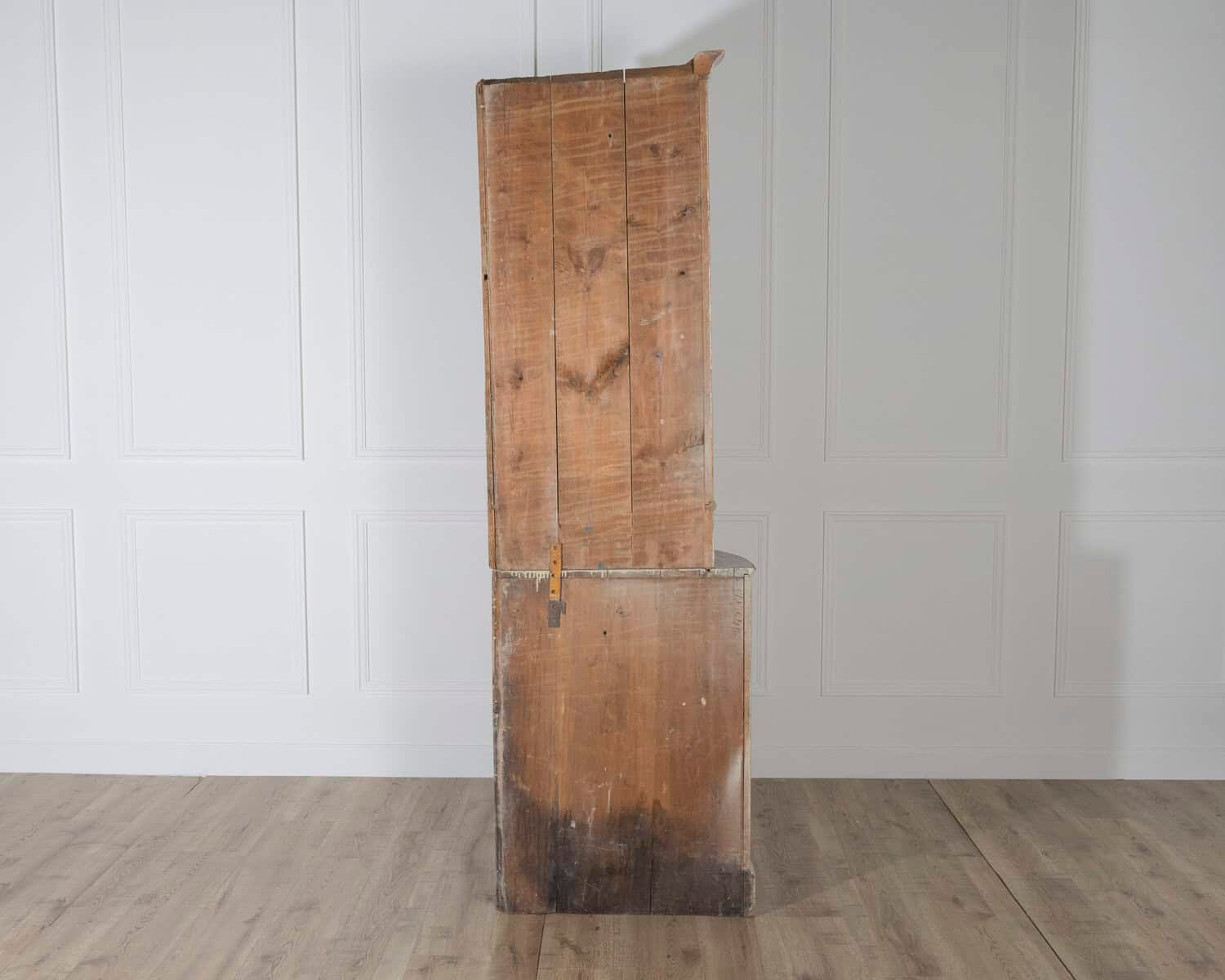 18th Century Swedish Gustavian Painted Corner Cabinet - JAA