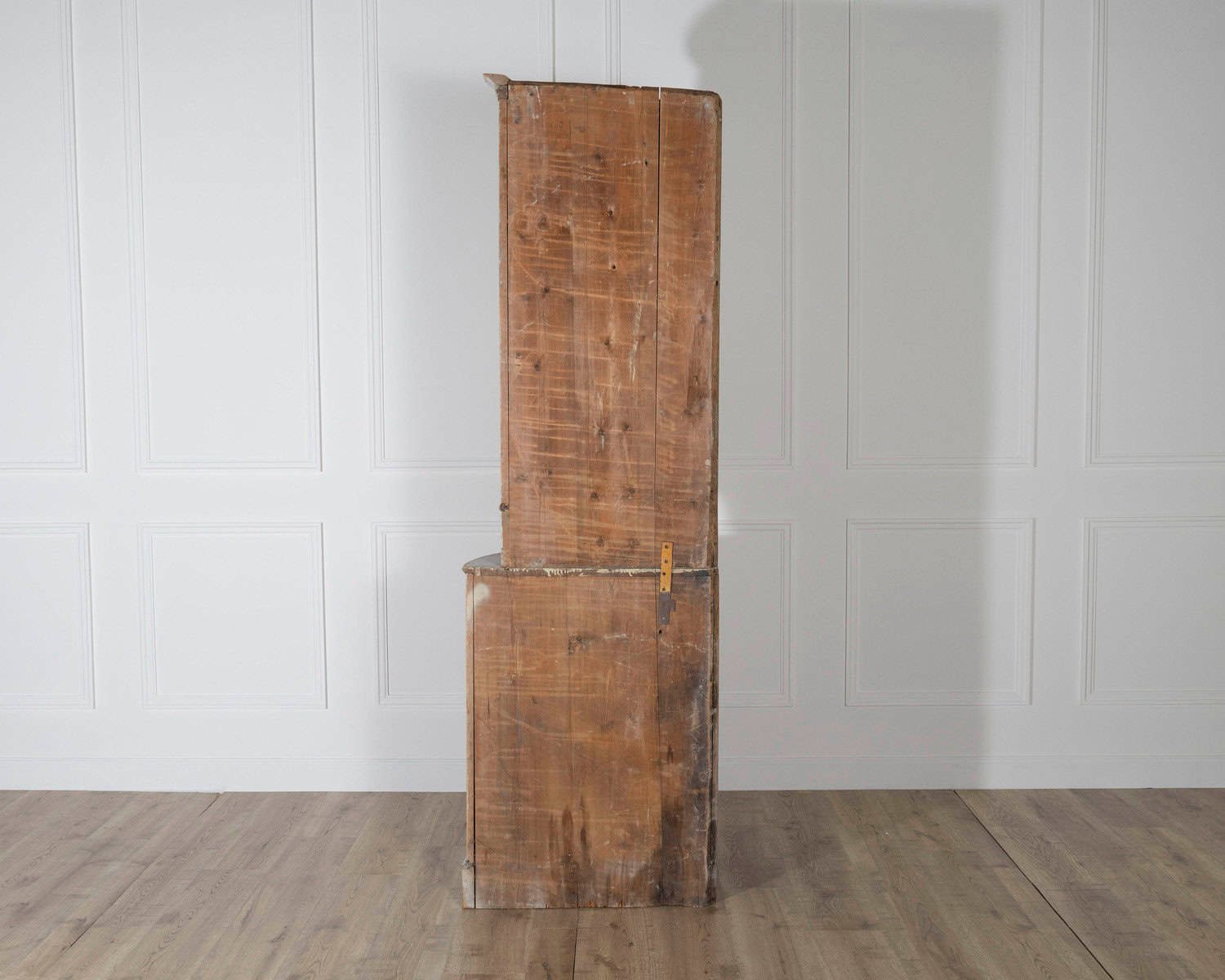 18th Century Swedish Gustavian Painted Corner Cabinet - JAA