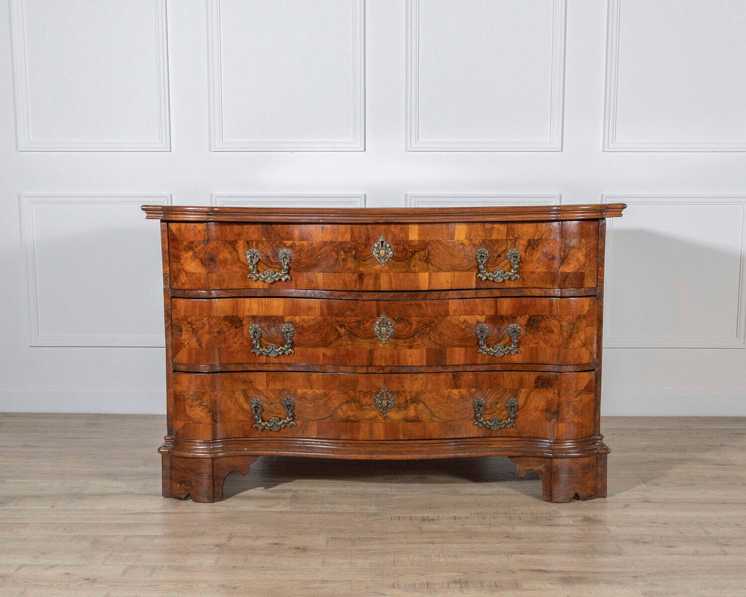 18th Century Walnut Chest Of Drawers From Verona - JAA