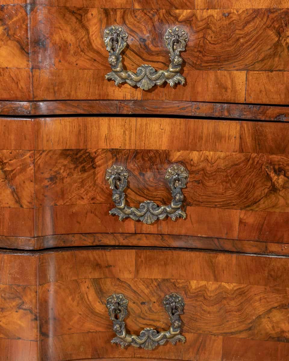 18th Century Walnut Chest Of Drawers From Verona - JAA