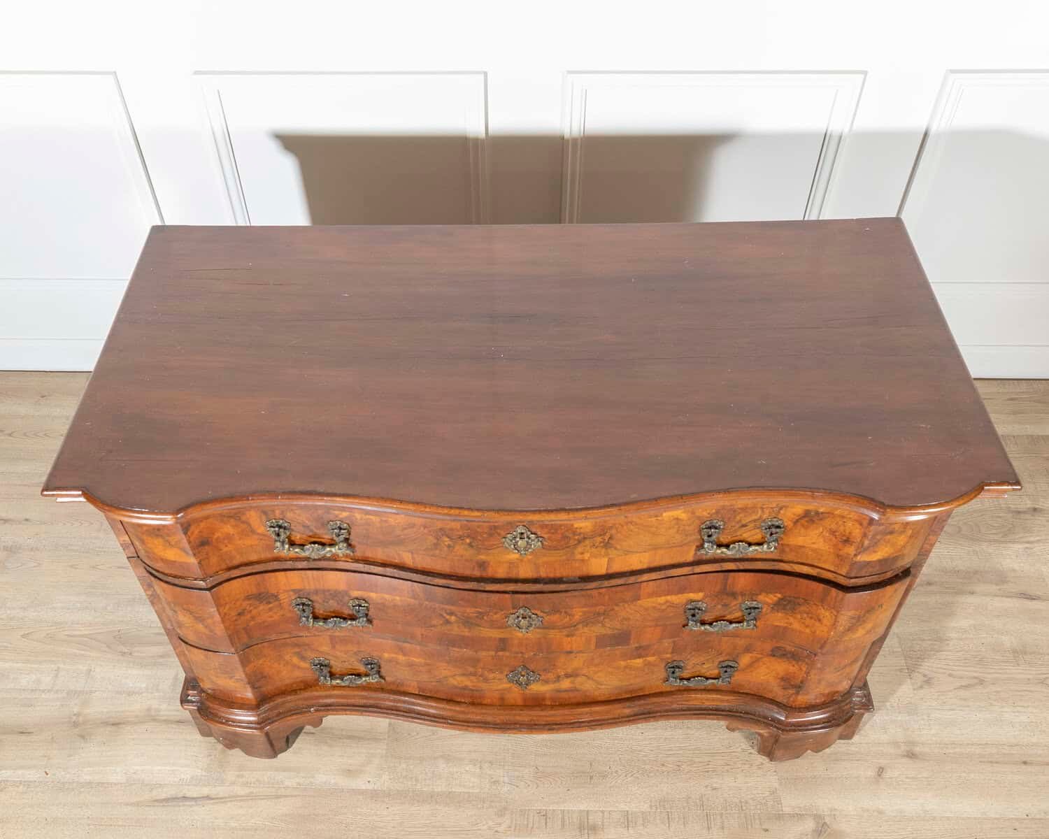 18th Century Walnut Chest Of Drawers From Verona - JAA