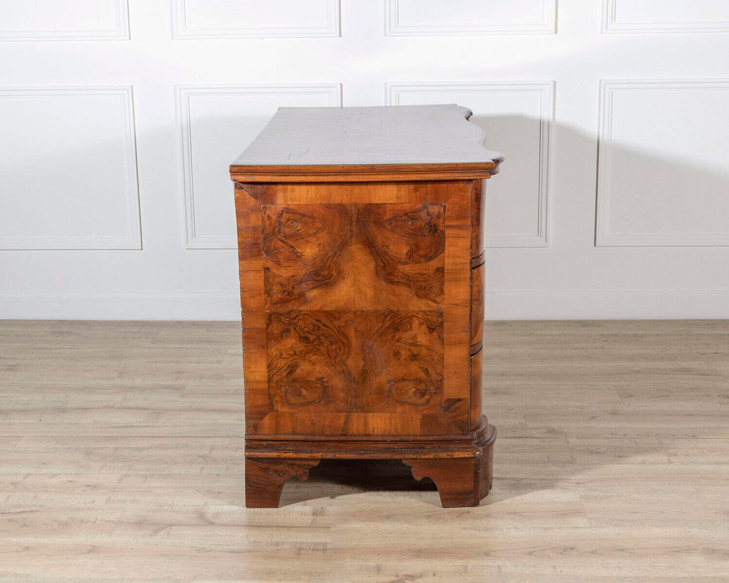 18th Century Walnut Chest Of Drawers From Verona - JAA