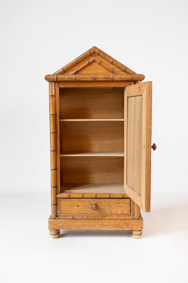 English 19th Century Pine Bamboo-Form Vitrine with Mirrored Door, Pediment Top and Base Drawer - JAA
