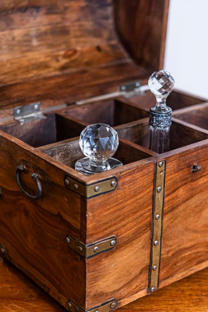 English 20th Century Vintage Wooden Treasure Chest Shaped Cellarette with Brass Hardware - JAA