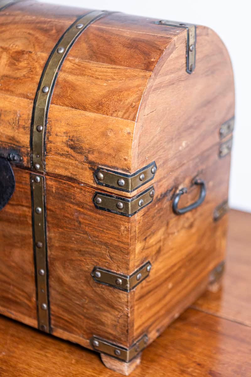 English 20th Century Vintage Wooden Treasure Chest Shaped Cellarette with Brass Hardware - JAA