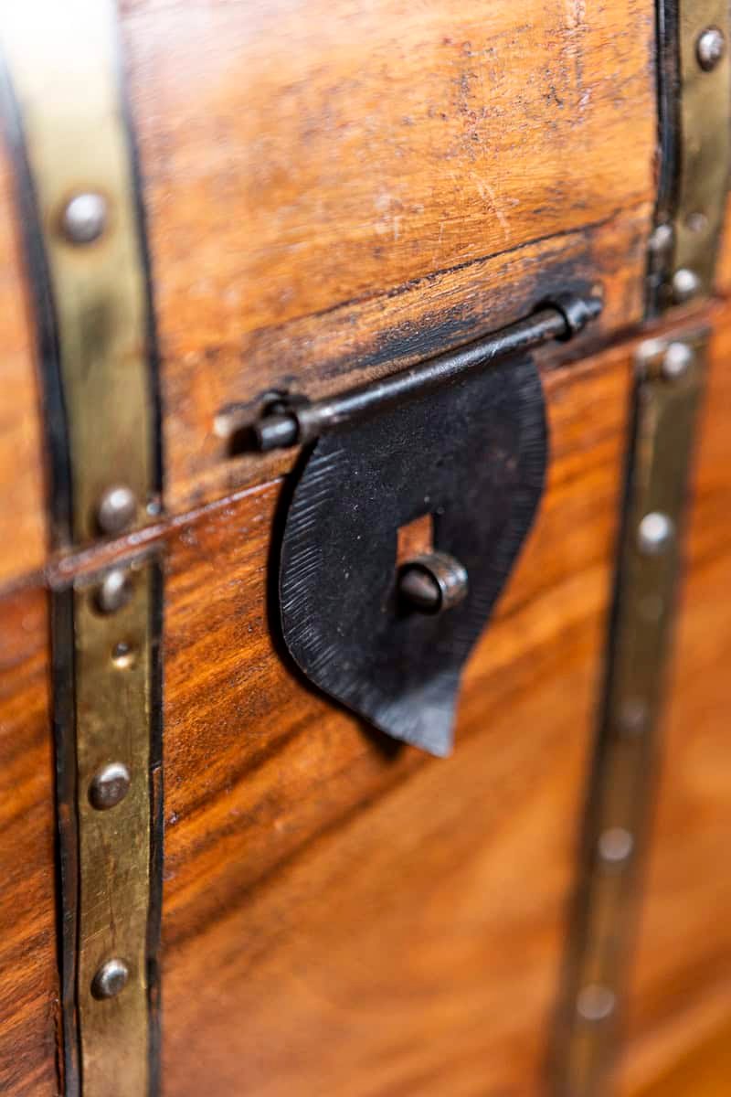 English 20th Century Vintage Wooden Treasure Chest Shaped Cellarette with Brass Hardware - JAA