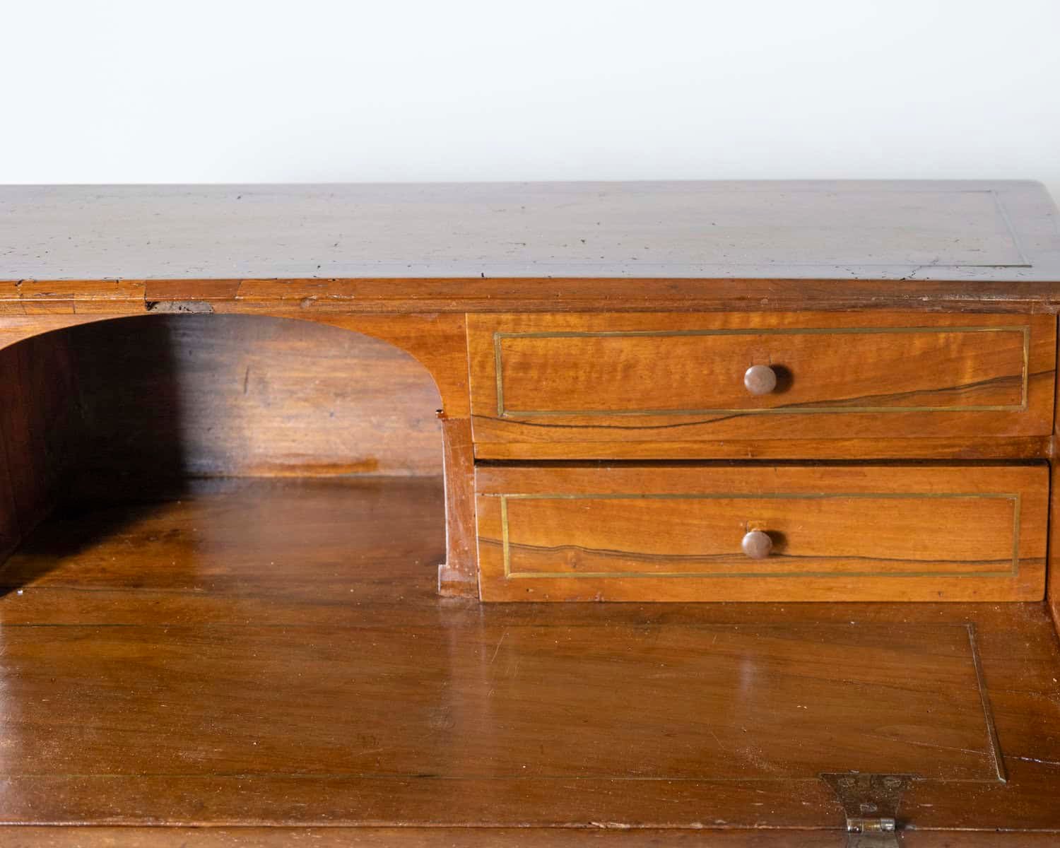 Louis XVI writing desk in walnut. 18th century - JAA