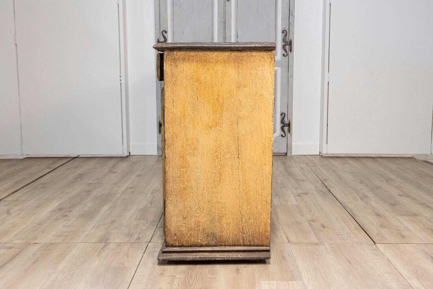 17th Century Italian Distressed Paint Wooden Buffet with Carved Diamond Motifs - JAA