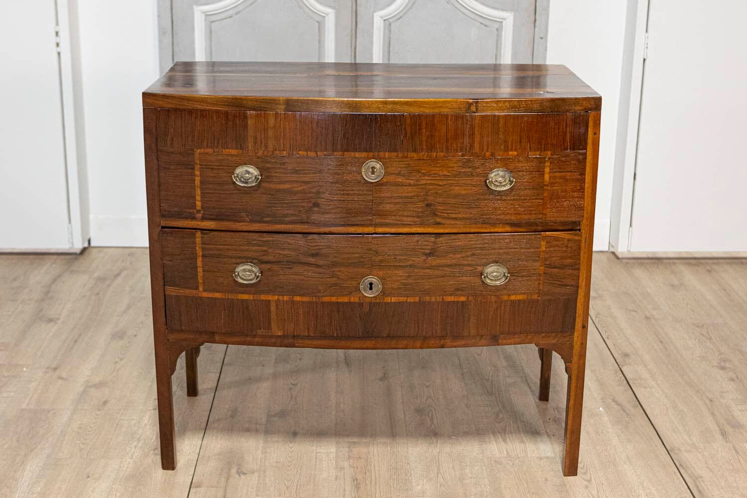 18th Century Italian Louis XVI Chest of Drawers In solid walnut and marquetry from Veneto - JAA