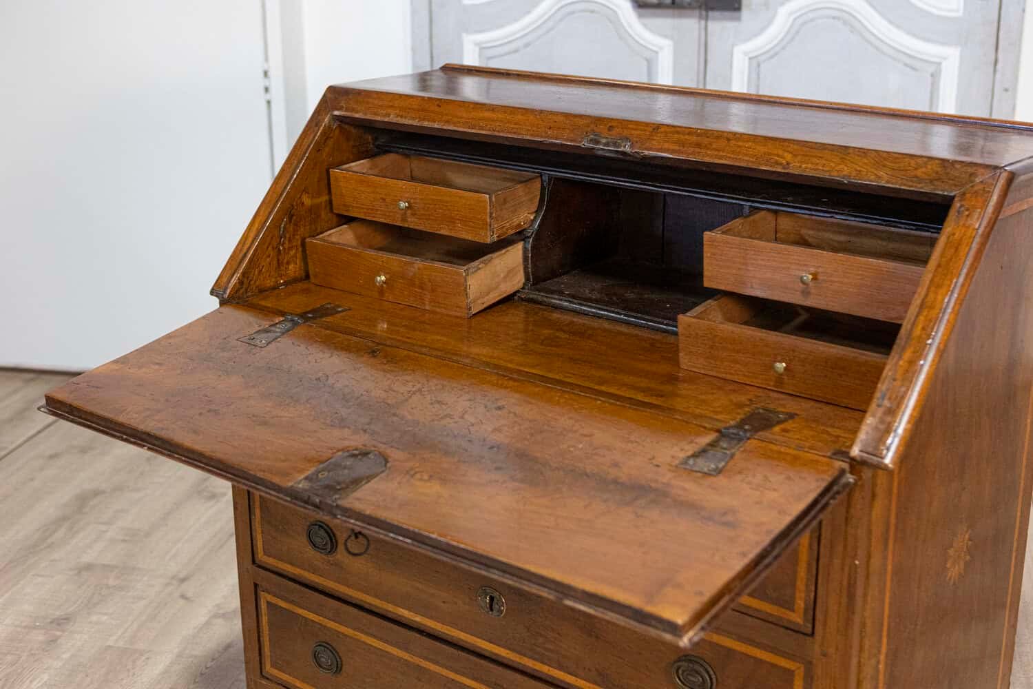 Italian 18th Century Walnut Slant-Front Secretaire with Ash Inlay and Marquetry - JAA