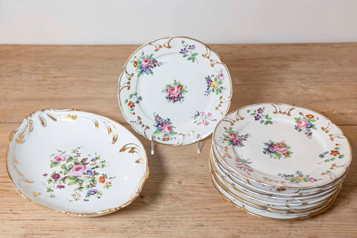 French Napoléon III Porcelain de Paris Plates with Floral Décor - JAA