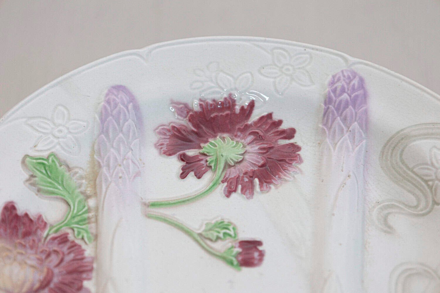 French 19th Century Majolica Asparagus Dinner Plates with Colorful Flowers - JAA