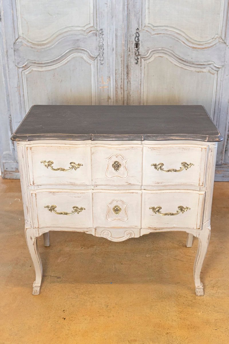 French Louis XV Style 1910s Grey Painted Commode with Bronze Rococo Hardware - JAA