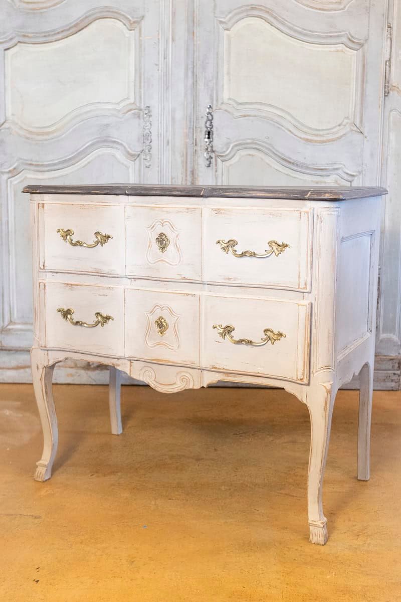 French Louis XV Style 1910s Grey Painted Commode with Bronze Rococo Hardware - JAA