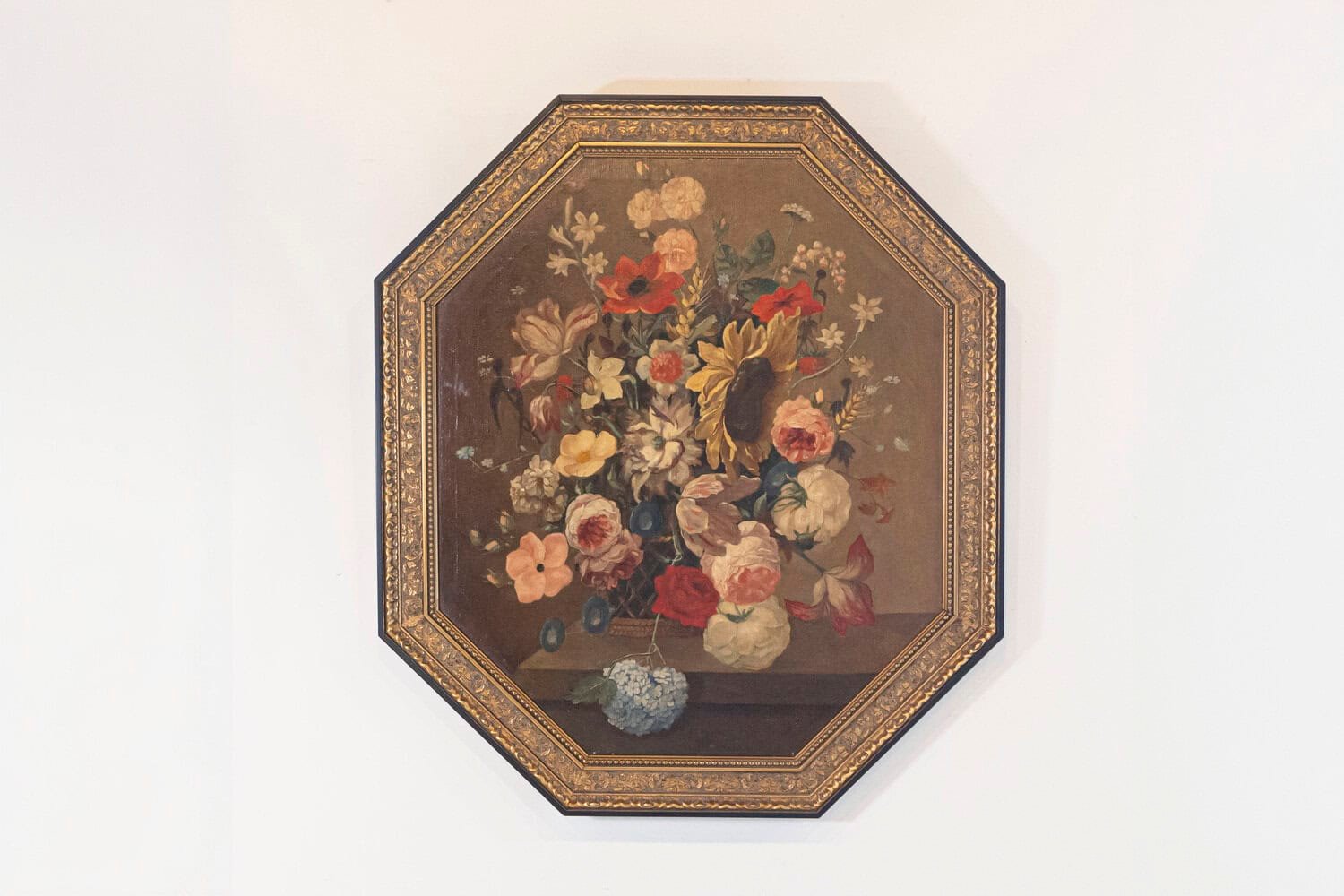 French Restauration Period 1820s Framed Octagonal Painting Depicting a Bouquet - JAA