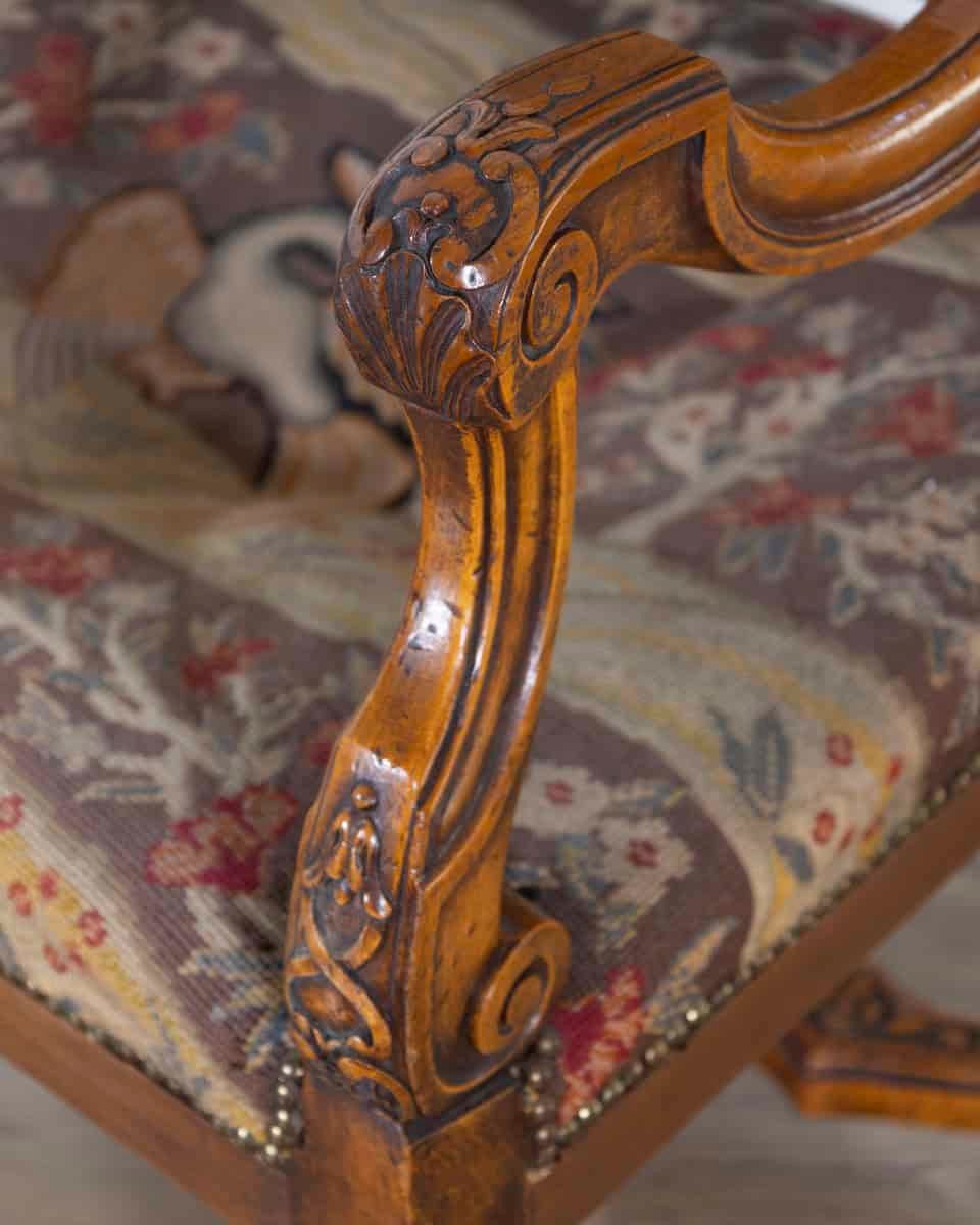 Louis XV Carved Walnut Armchair from Tuscany, 18th Century - JAA