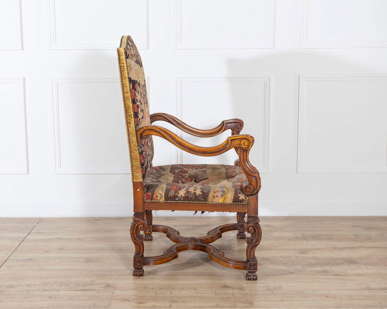 Louis XV Carved Walnut Armchair from Tuscany, 18th Century - JAA