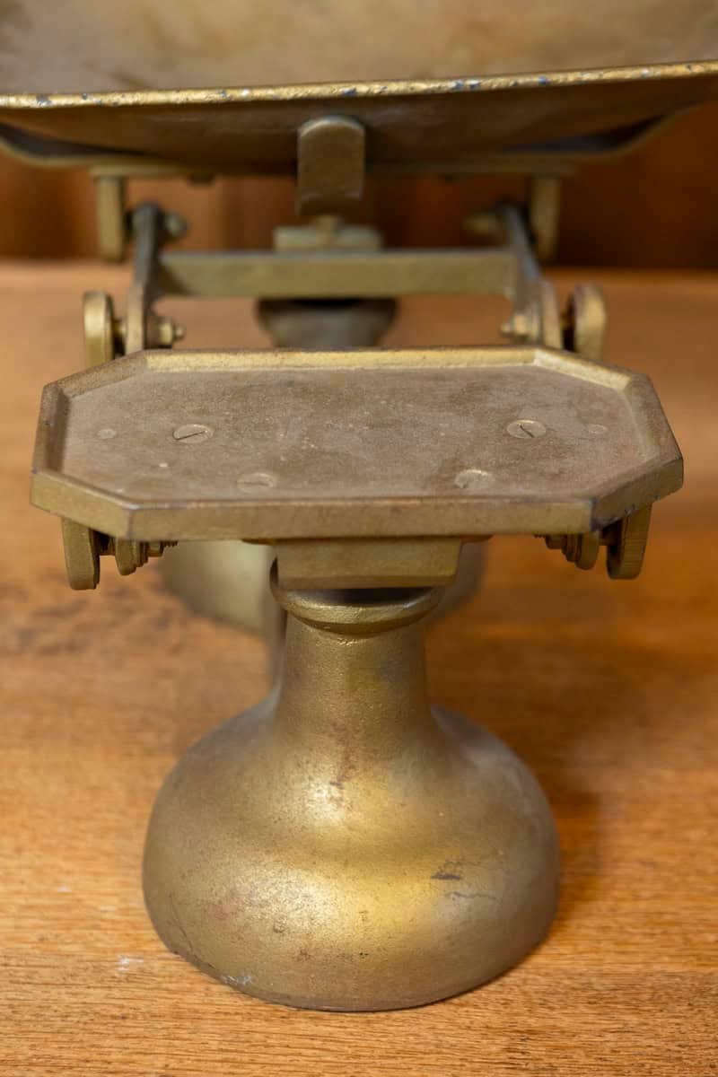 English Brass Scale with Deep Weighing Pan from the 20th Century - JAA