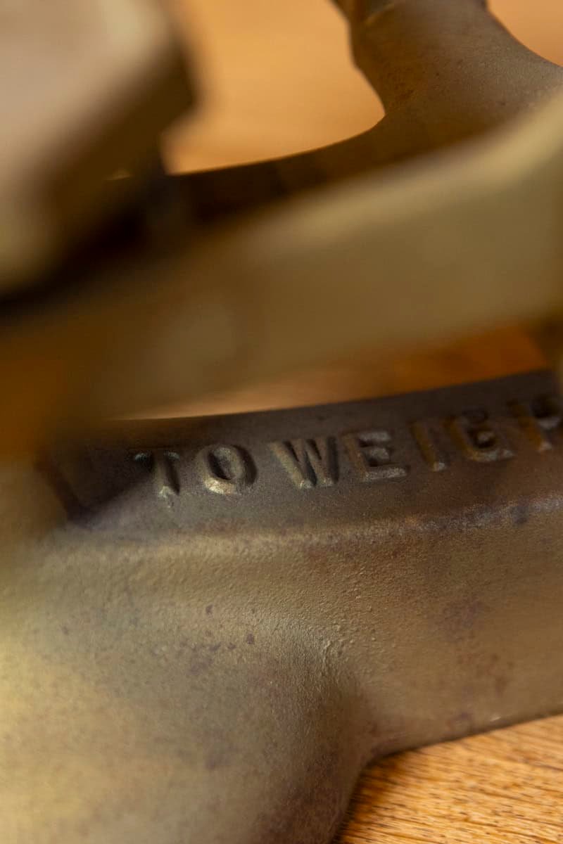 English Brass Scale with Deep Weighing Pan from the 20th Century - JAA