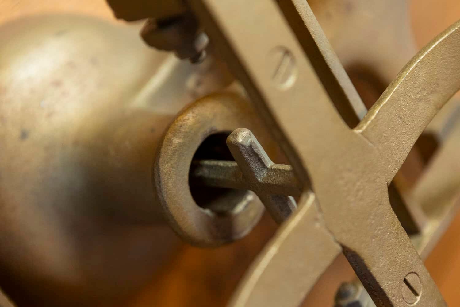 English Brass Scale with Deep Weighing Pan from the 20th Century - JAA