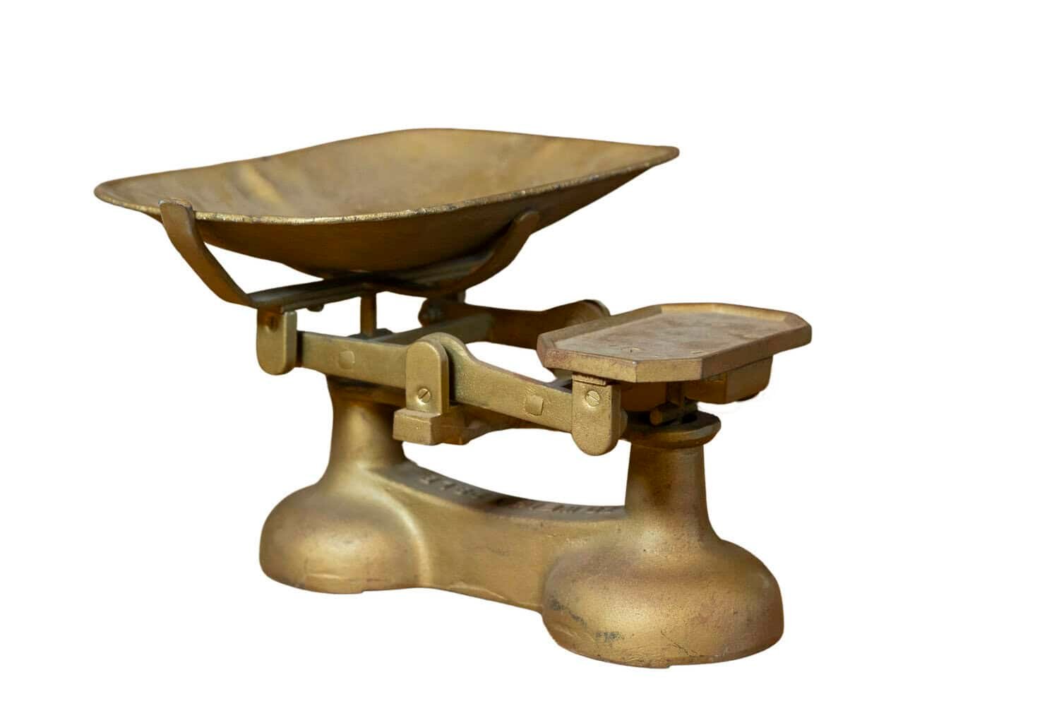 English Brass Scale with Deep Weighing Pan from the 20th Century - JAA