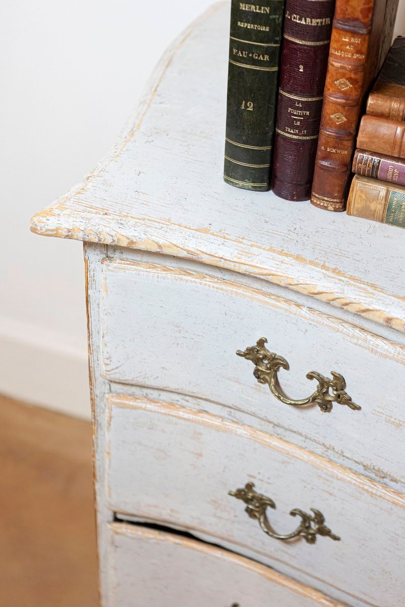 Rococo Period 1770s Swedish Gray Cream Painted and Carved Three-Drawer Commode - JAA
