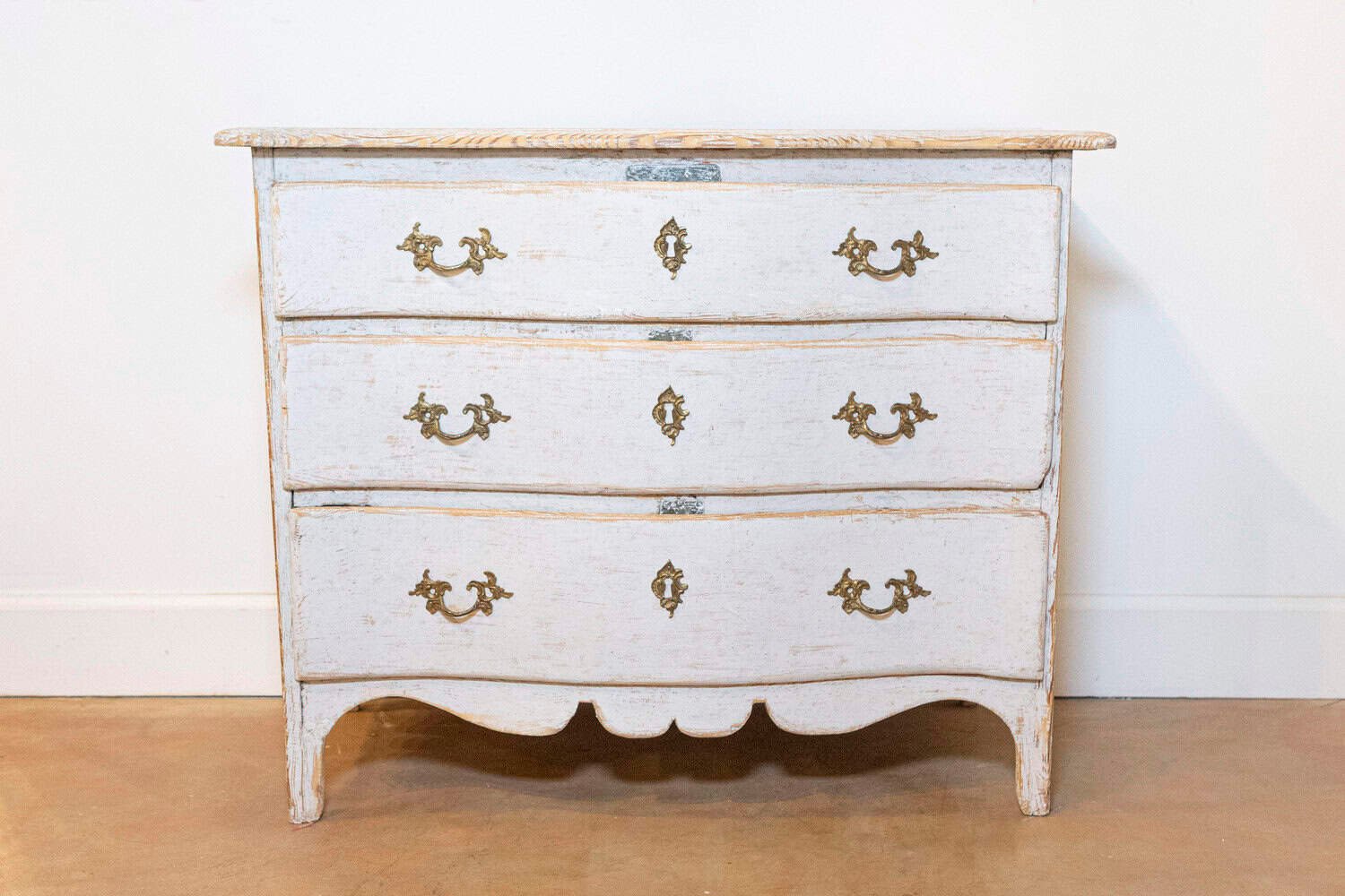 Rococo Period 1770s Swedish Gray Cream Painted and Carved Three-Drawer Commode - JAA