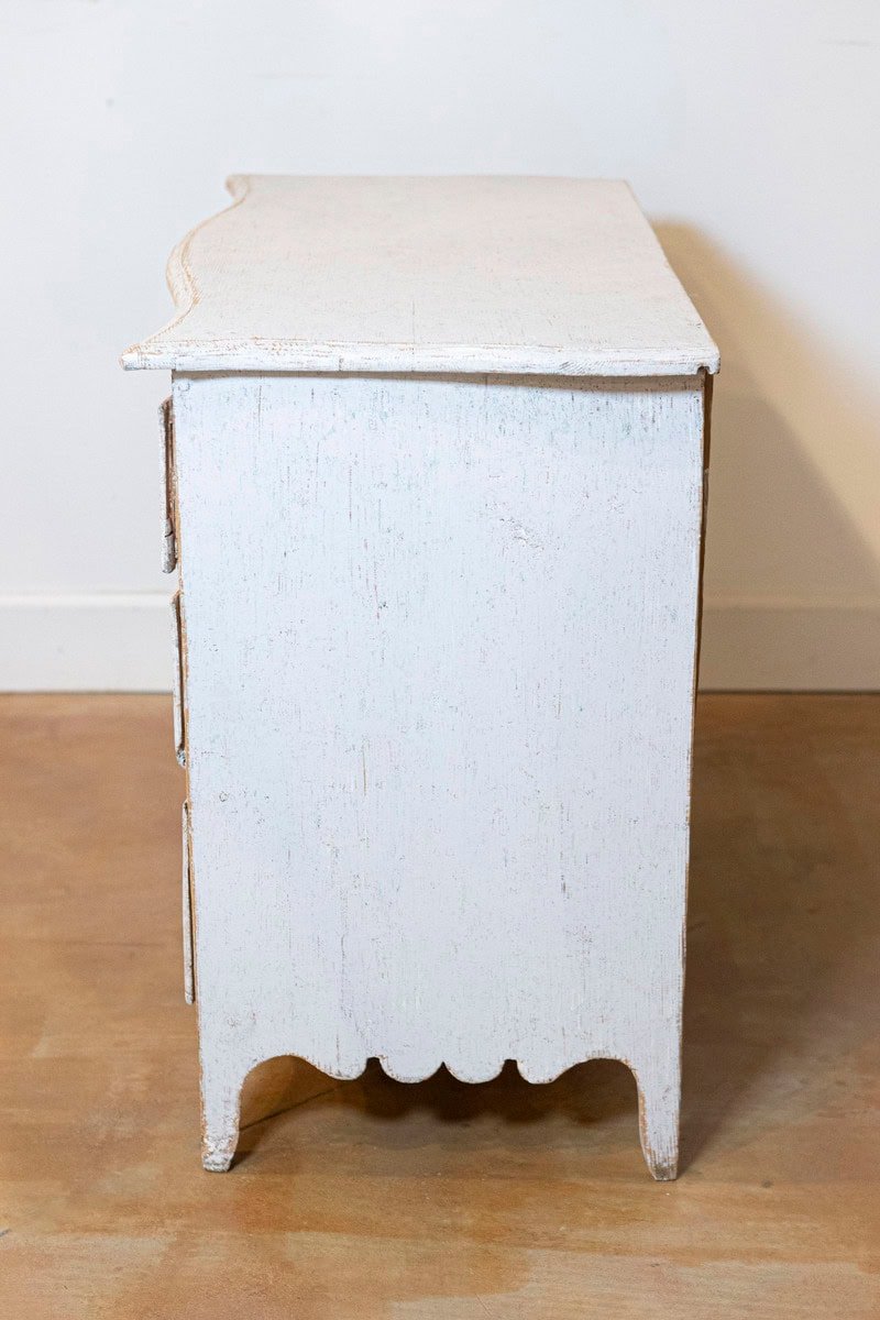 Rococo Period 1770s Swedish Gray Cream Painted and Carved Three-Drawer Commode - JAA