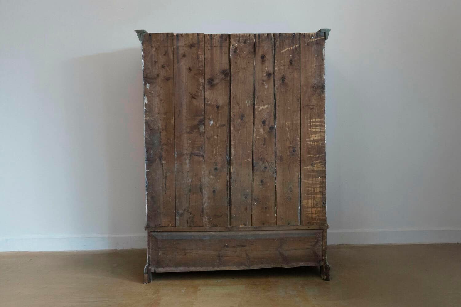 Swedish 1850s Gray Painted Bookcase with Open Shelves and Two Drawers - JAA
