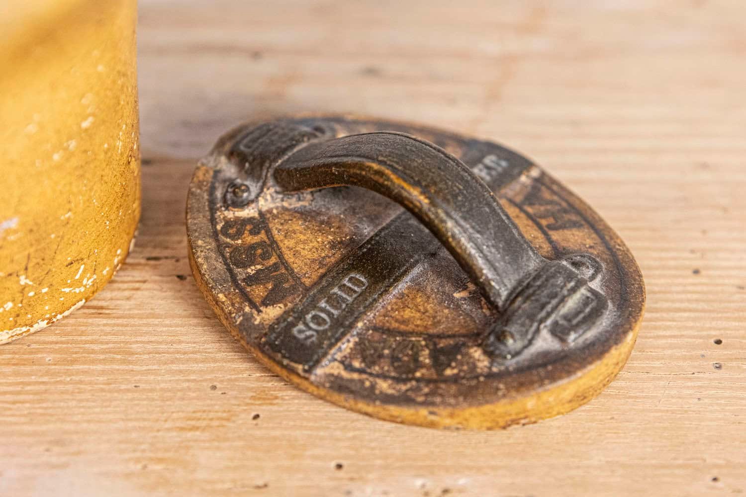 English 19th Century Pottery Container with Hat Box Shape and Petite Lid - JAA
