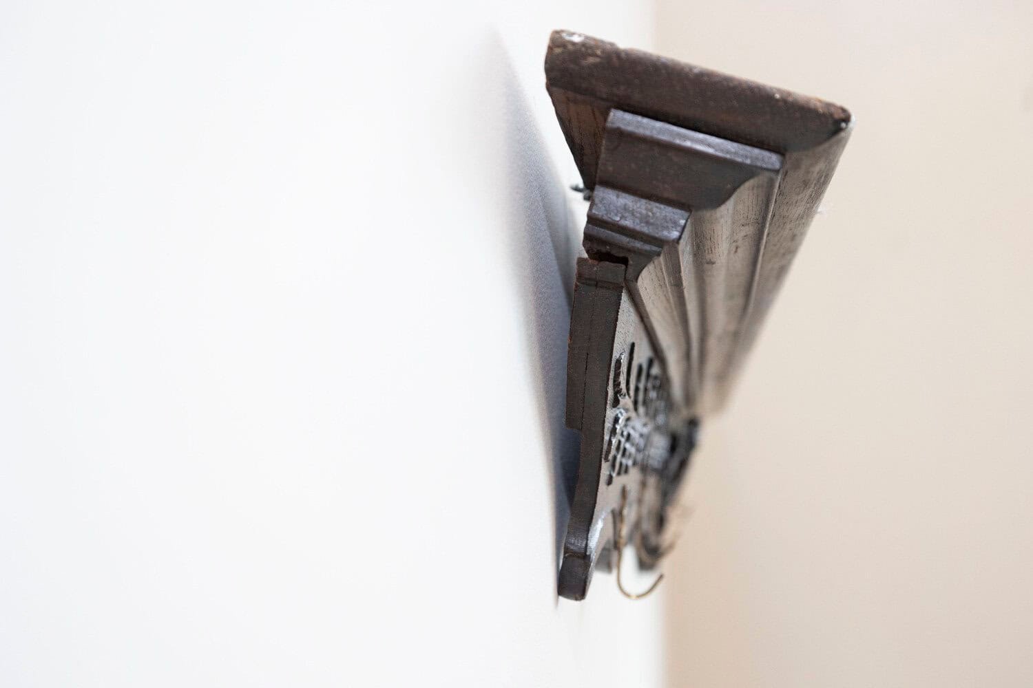 French 19th Century Wooden Rack with Carved Ribbon-Tied Quiver and Arrows - JAA