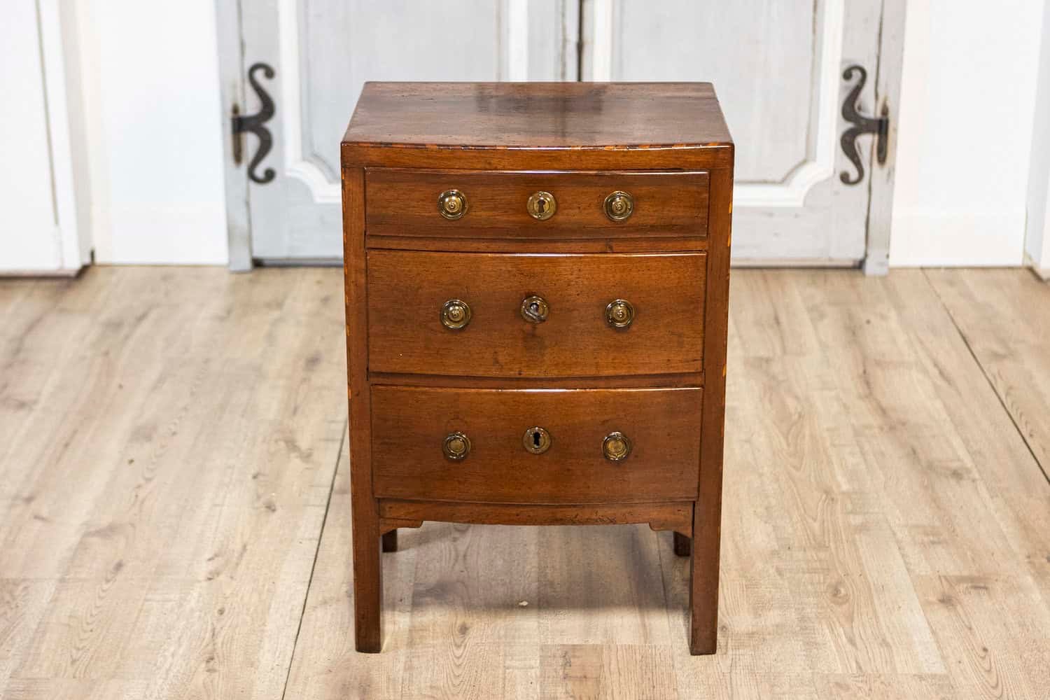 Italian Walnut Early 19th Century Three-Drawer Bedside Chest from Vicenza - JAA
