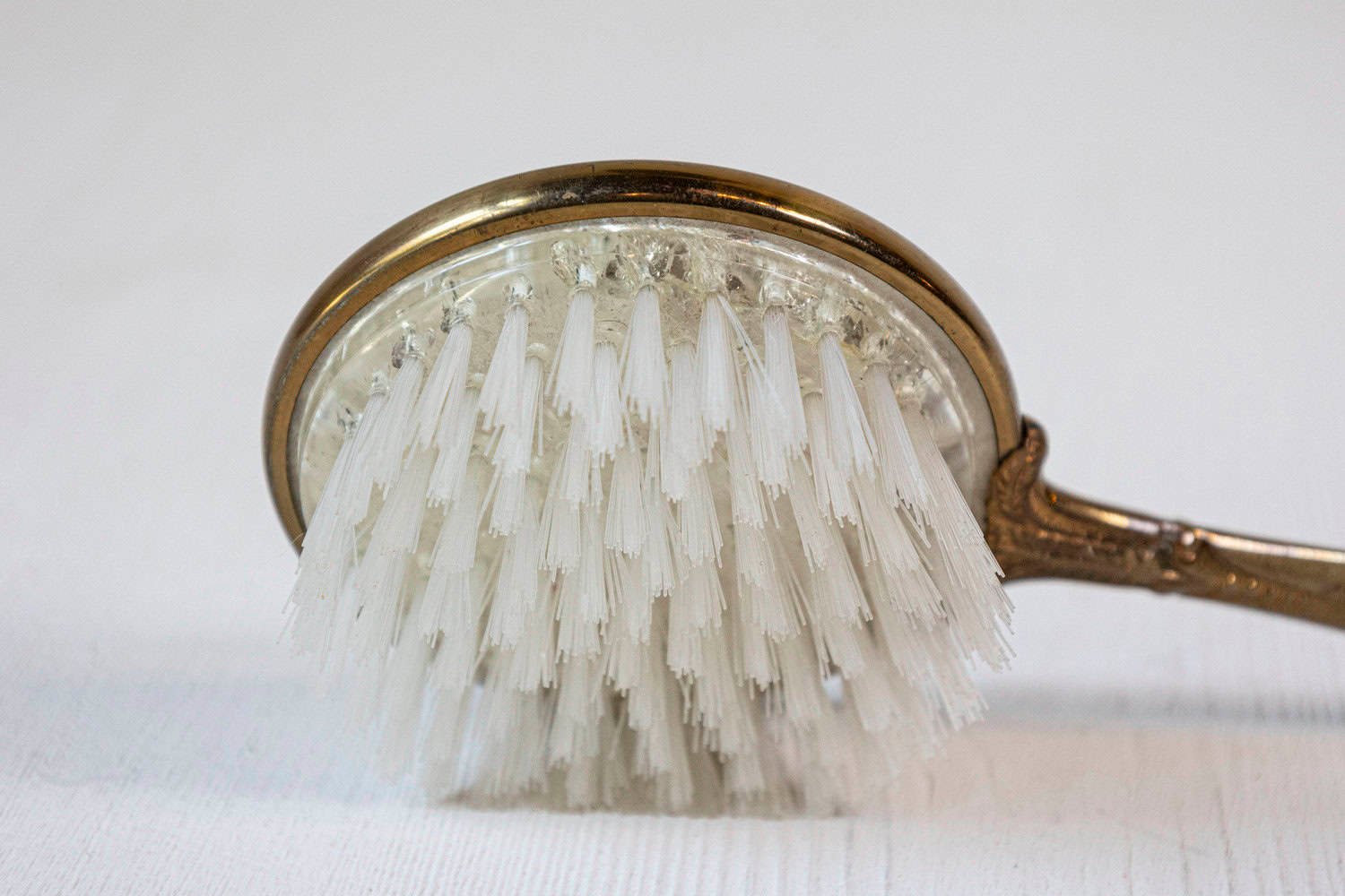 English 20th Century Mirrored Hair Brush with Brass Handle, Filigree Volute Décor and Painted Floral Medallion - JAA