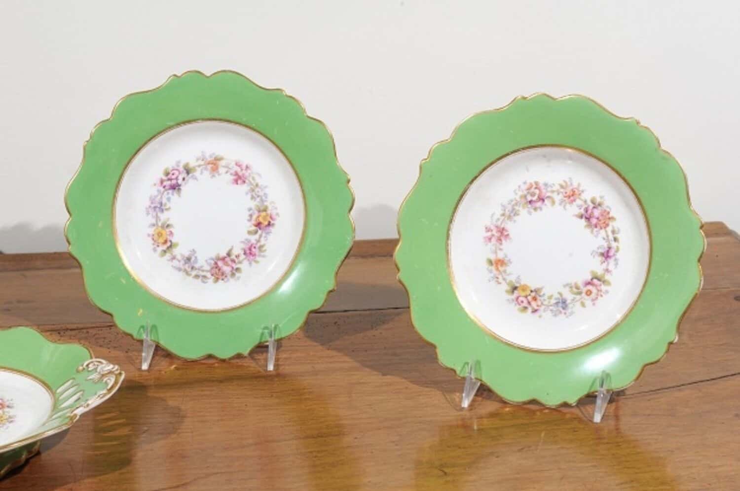 English 19th Century Ridgway Porcelain Dinner Plates and Compote with Green Rim and Floral Décor - JAA