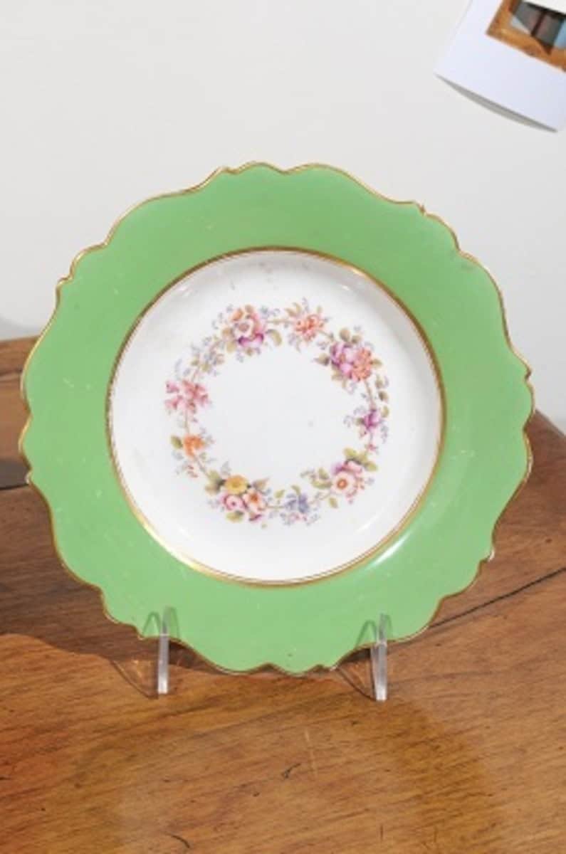 English 19th Century Ridgway Porcelain Dinner Plates and Compote with Green Rim and Floral Décor - JAA