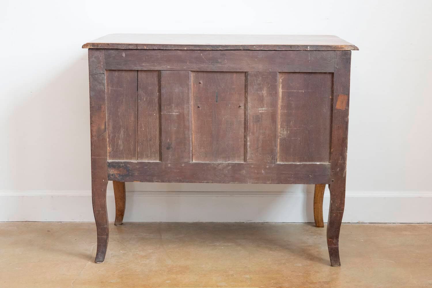 French Louis XV 1790s Walnut Commode Sauteuse with Two Drawers and Cabriole Legs - JAA
