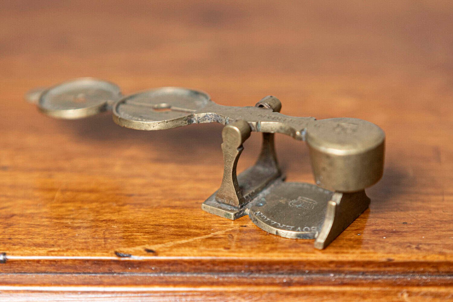 Early 20th-Century English Sovereign Balance Scale by Harrison - JAA