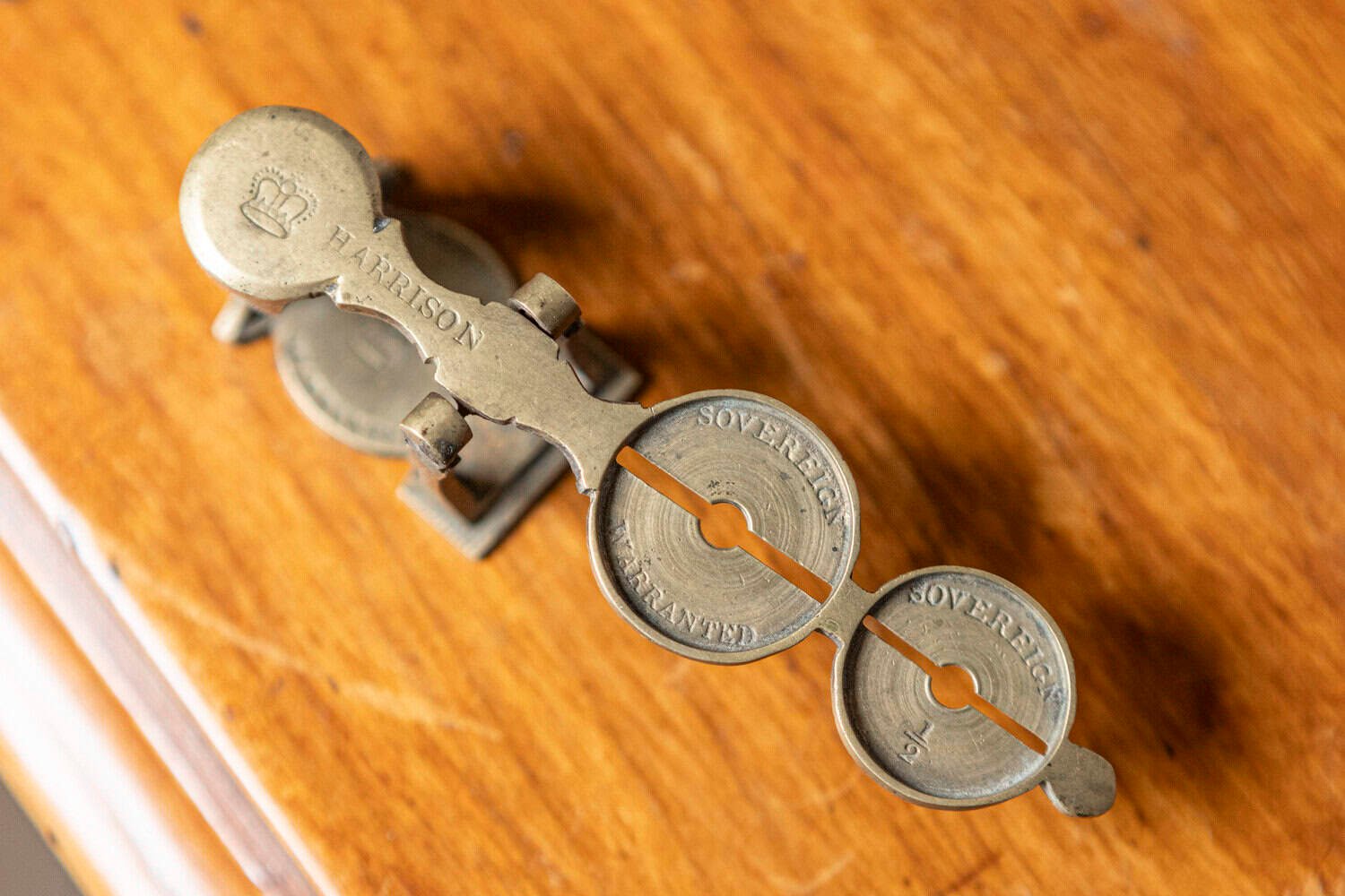 Early 20th-Century English Sovereign Balance Scale by Harrison - JAA