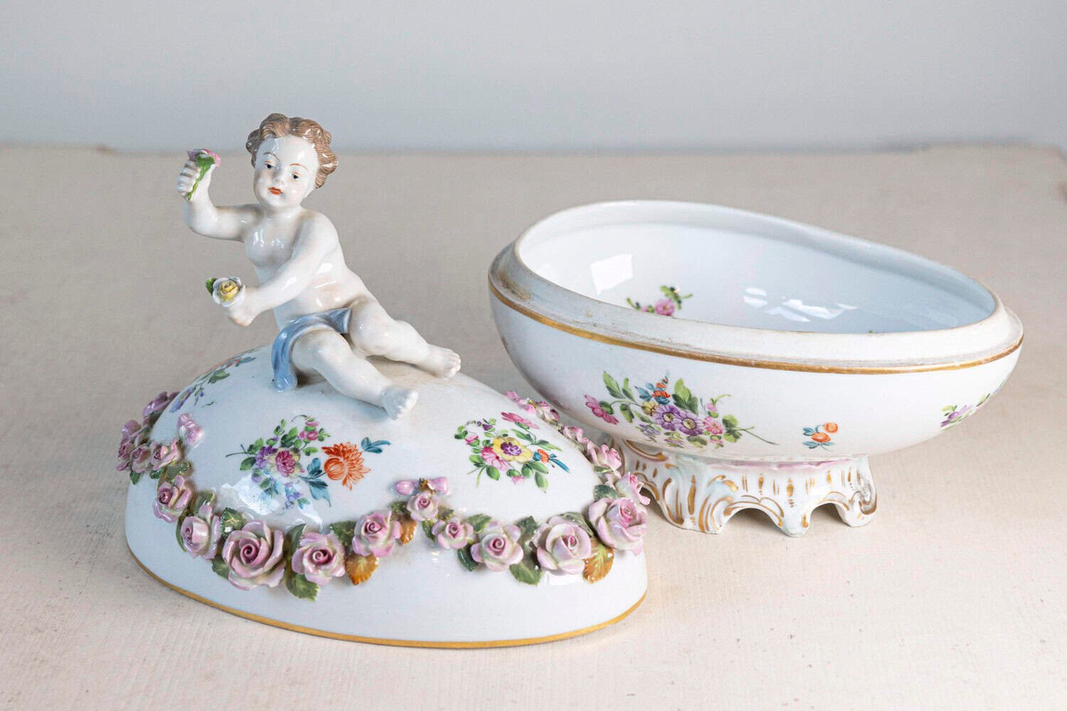 French Sèvres 19th Century Porcelain Egg with Putto and Garland of Pink Roses - JAA