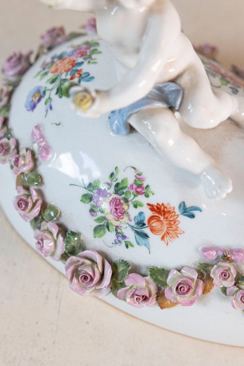 French Sèvres 19th Century Porcelain Egg with Putto and Garland of Pink Roses - JAA