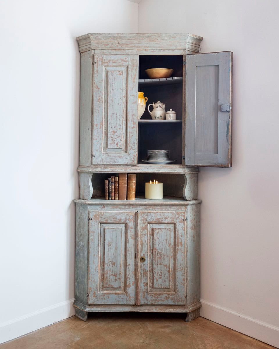 19th Century Swedish Corner Cabinet Circa 1820 - JAA