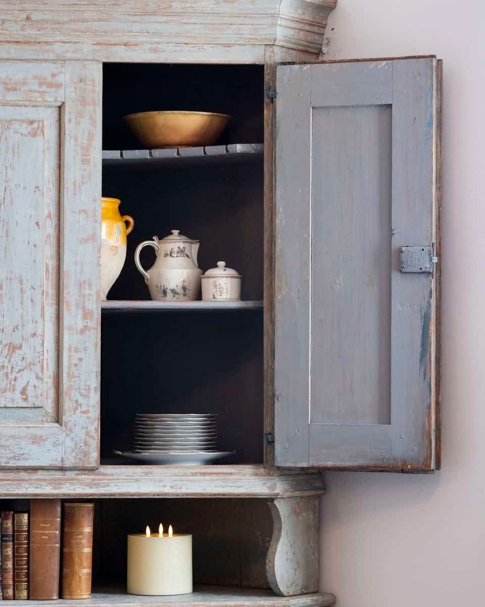 19th Century Swedish Corner Cabinet Circa 1820 - JAA