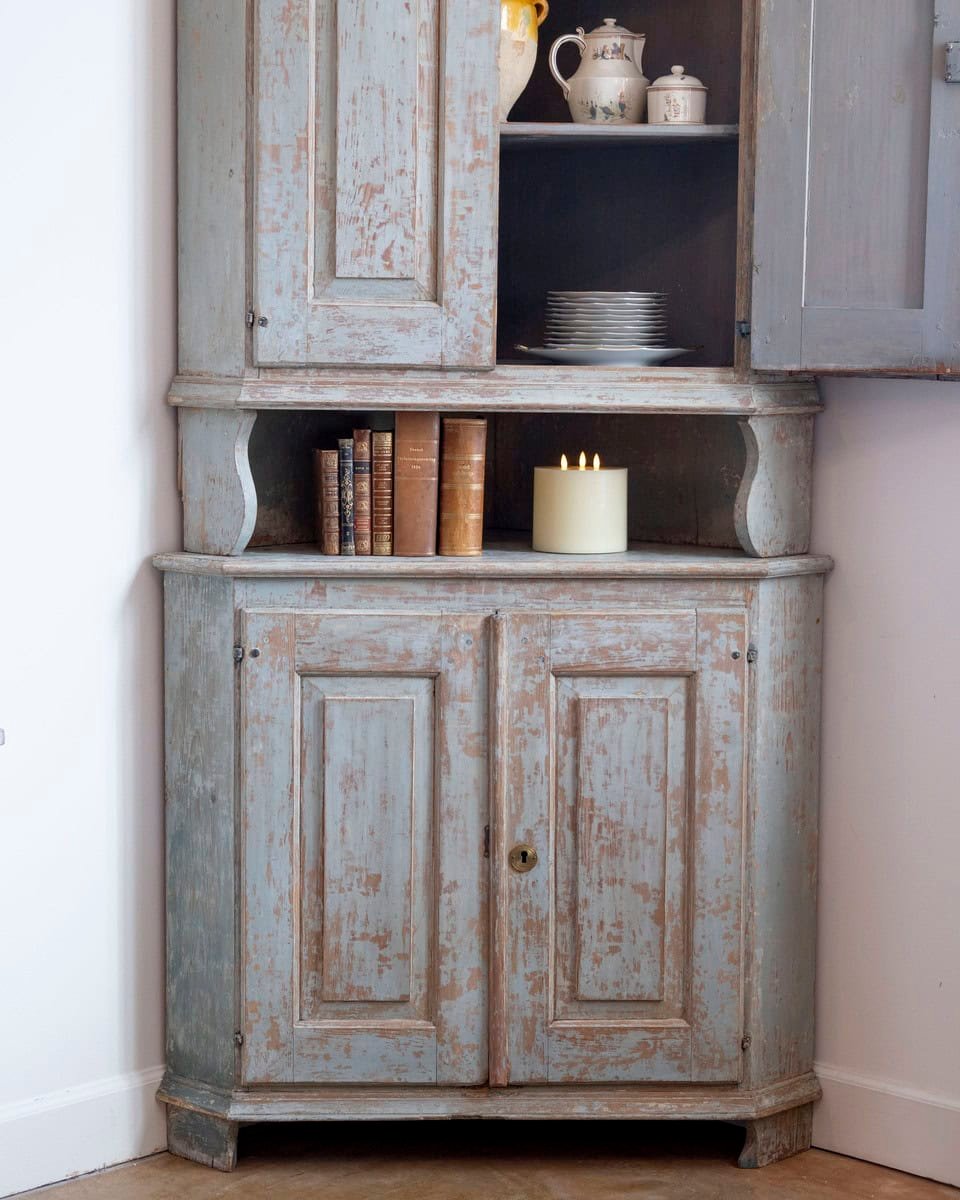 19th Century Swedish Corner Cabinet Circa 1820 - JAA