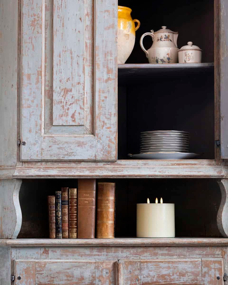 19th Century Swedish Corner Cabinet Circa 1820 - JAA