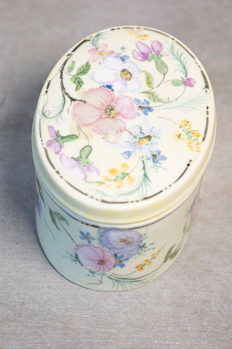 German Rosenthal Bavaria 1920s Oval Porcelain Lidded Box with Floral Décor - JAA